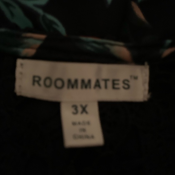 A multi color flower blouse - Picture 4 of 4